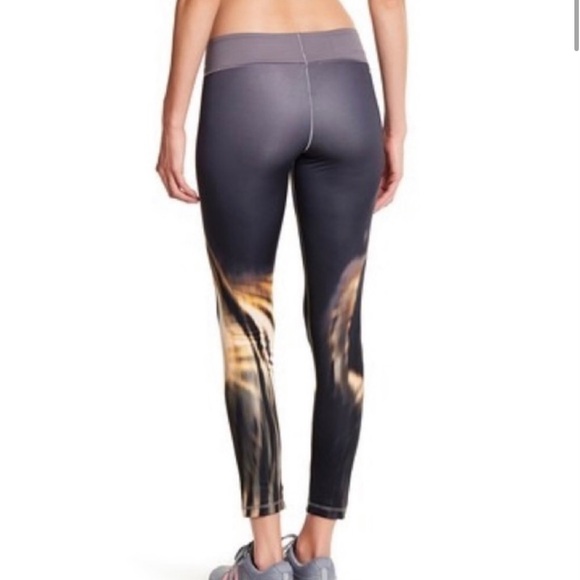 Adidas moisture-wicking long tight black fire print MEDIUM - Picture 2 of 6